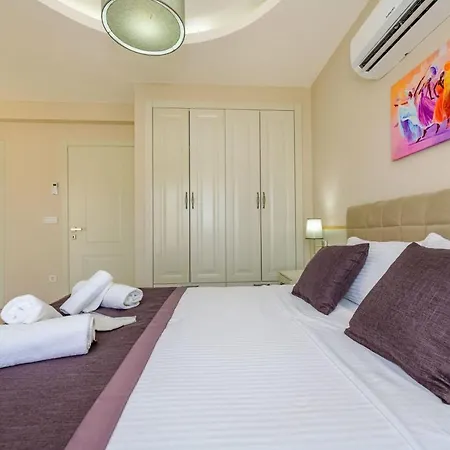 Impressive Villa With A Private Pool In Fethiye ヴィラ *